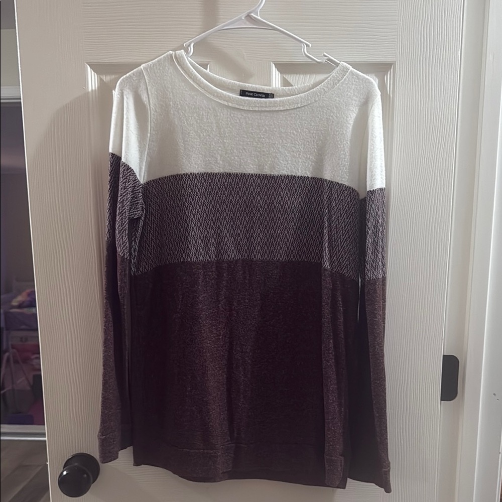Pink Clover Color Block Sweater – Maroon & White – Size M